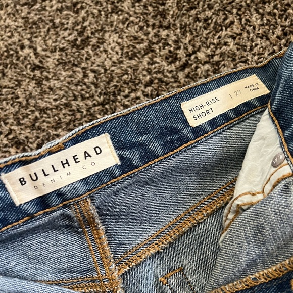 Bullhead denim high-rise shorts size 29 gently used to smoke free home - Picture 2 of 3